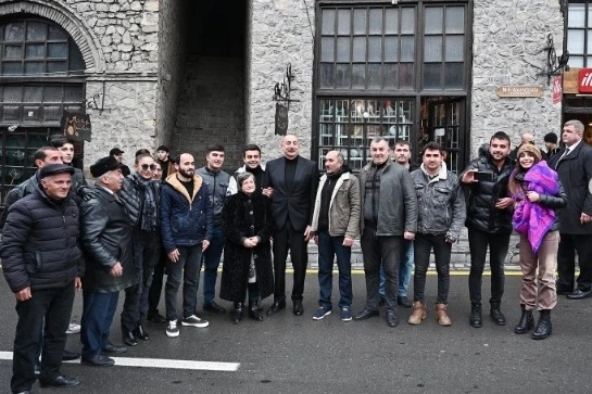 Ильхам Алиев и Мехрибан Алиева встретились с жителями Шеки - ФОТО