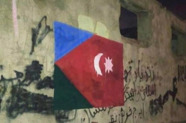 В Иране на стенах зданий рисуют флаг Движения национального пробуждения Южного Азербайджана - ФОТО