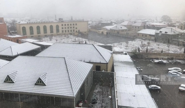 В Гяндже выпал первый снег - ФОТО