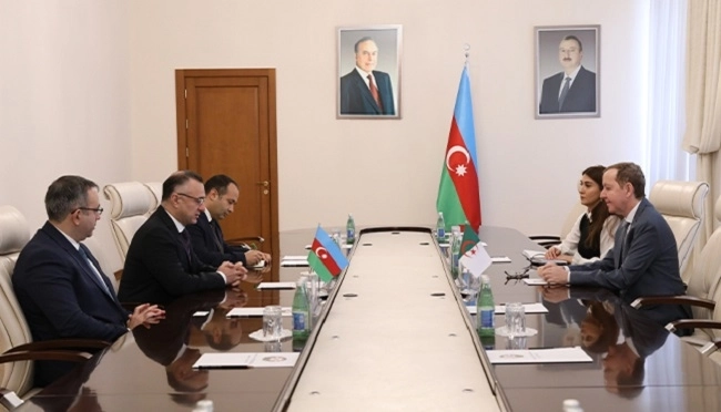 В Министерстве здравоохранения Азербайджана состоялась встреча с послом Алжира
