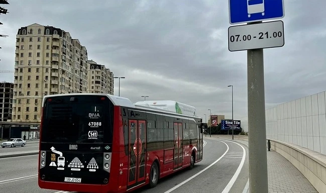 В Баку введена в эксплуатацию автобусная полоса