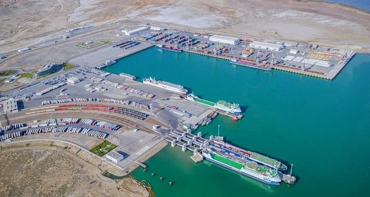Судно Бакинского порта приватизировано за 70 000 манатов