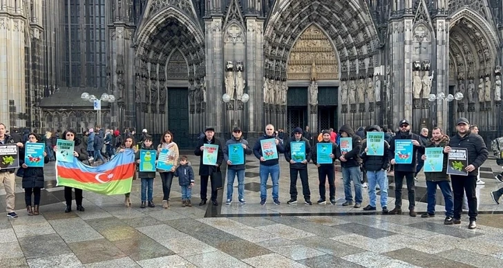 Азербайджанцы Германии провели акцию в поддержку протестующих на дороге Шуша-Ханкенди - ФОТО