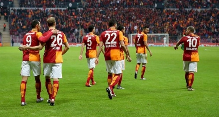 Турецкая Суперлига: «Галатасарай» разгромил «Фенербахче» в стамбульском дерби - ВИДЕО
