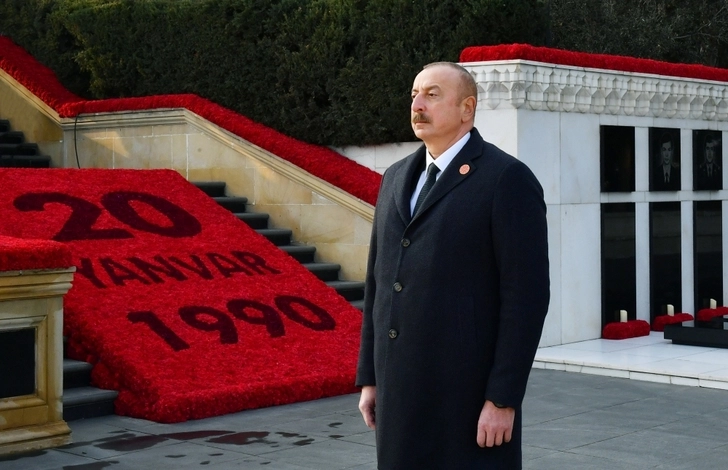 Ильхам Алиев посетил Шехидляр хиябаны в связи с 33-й годовщиной трагедии 20 Января - ФОТО/ВИДЕО