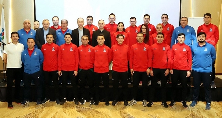 Азербайджанским арбитрам ФИФА вручены эмблемы - ФОТО