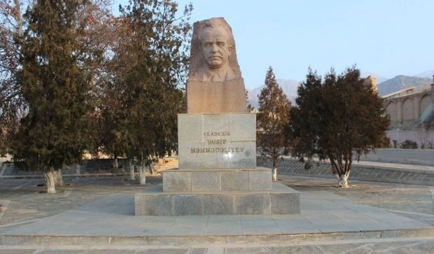 В Ордубаде демонтировали мраморную облицовку памятника Юсифу Мамедалиеву