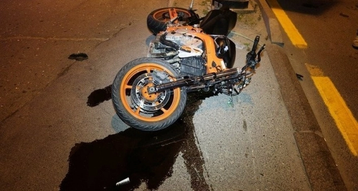 В Нахчыване автомобиль столкнулся с мотоциклом, есть пострадавший