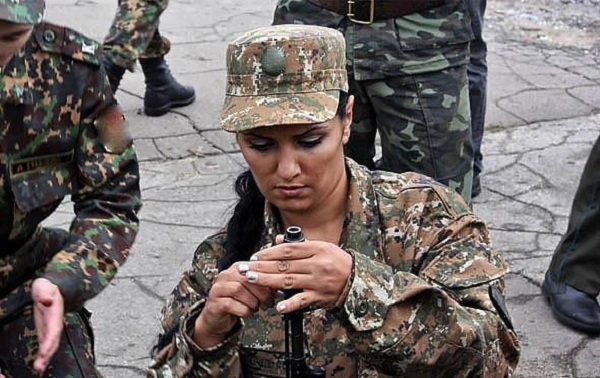 В Армении планируют призывать в армию женщин
