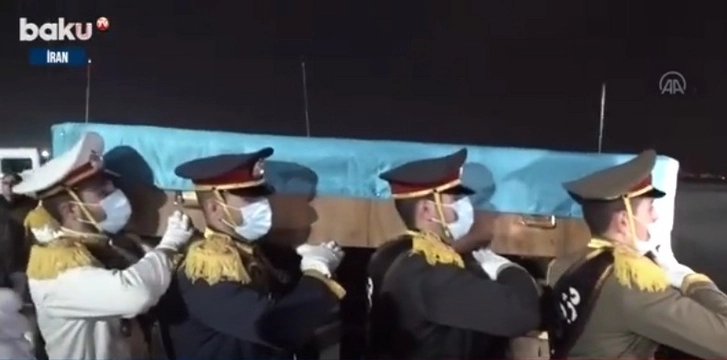 Спецназовцы «Yarasa» не позволили иранским военным доставить гроб с телом нашего шехида до самолета - ВИДЕО