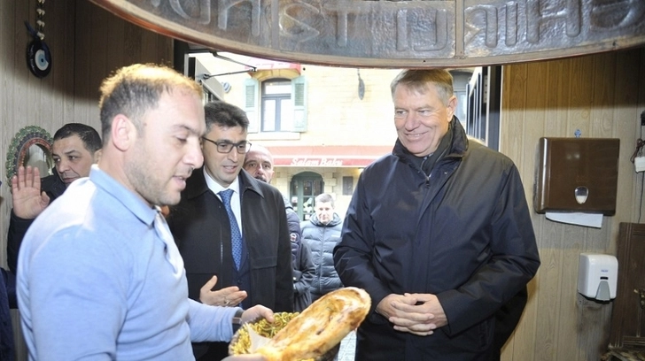 Знакомство со Старым городом произвело приятное впечатление на Президента Румынии - ФОТО