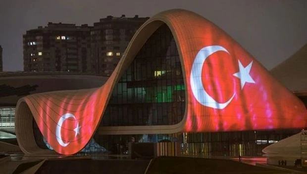 Здание Центра Гейдара Алиева окрасилось в цвета турецкого флага - ОБНОВЛЕНО/ВИДЕО