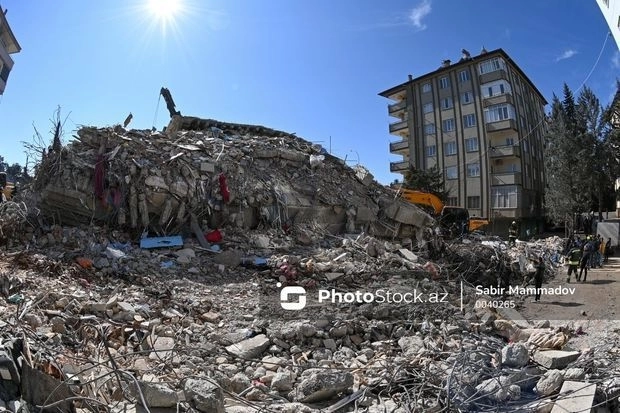 Пострадавшая от землетрясения азербайджанка: Мы сидим в убежище, укутавшись в одеяла – ФОТО
