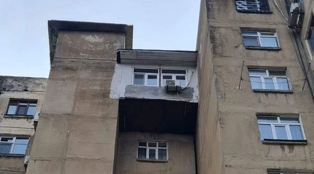 Житель Баку пристроил себе балкон на 9-ом этаже – ФОТО