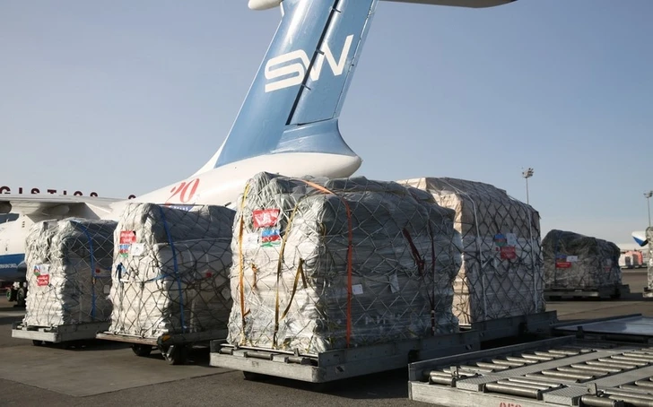 По поручению Мехрибан Алиевой в Турцию вылетел еще один самолет с гуманитарной помощью - ФОТО