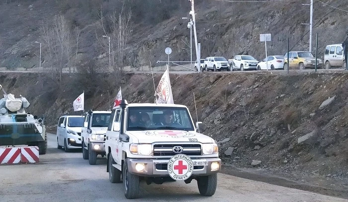 По Лачынской дороге проехали автомобили Красного Креста