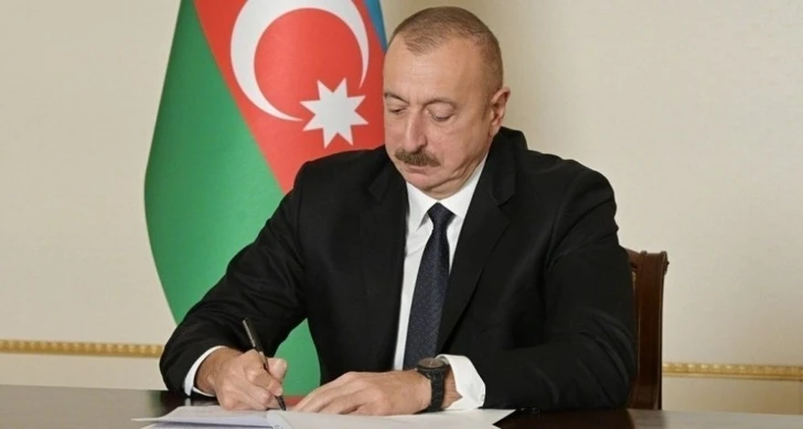 Ильхам Алиев наградил сотрудников Государственной миграционной службы Азербайджана