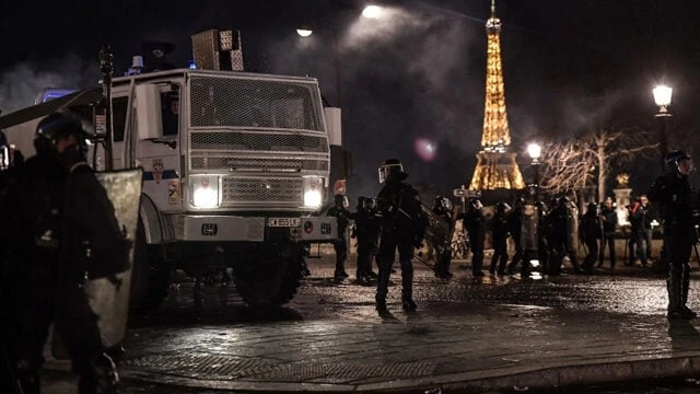 В ходе акции протеста в Париже задержаны более 200 человек - ВИДЕО