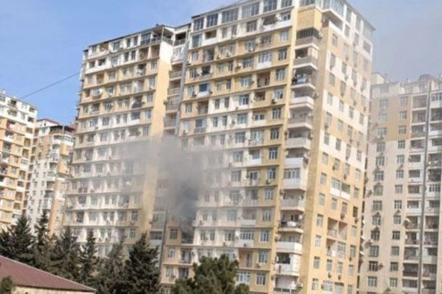 В Баку потушили пожар в жилом доме - ОБНОВЛЕНО - ФОТО