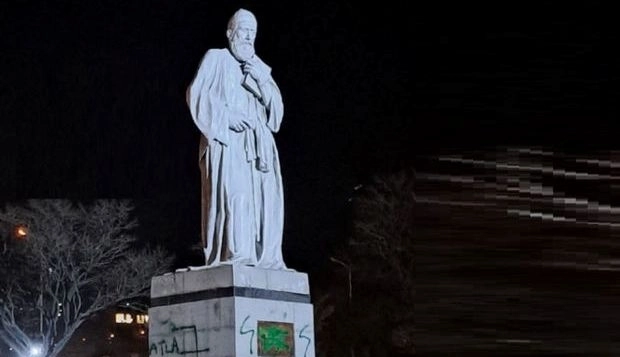 В Тебризе осквернен памятник Мухаммеду Физули - ФОТО