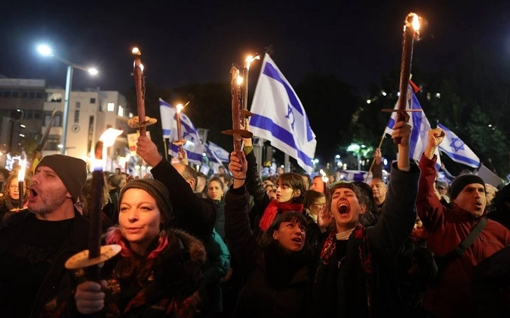 В Израиле после отставки министра обороны начались стихийные протесты оппозиции - ВИДЕО