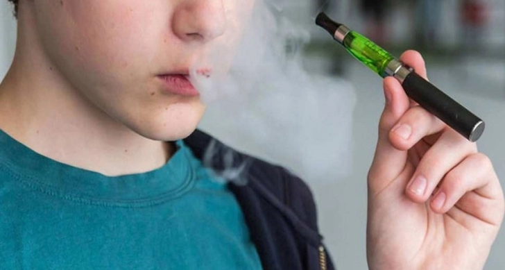 Среди подростков распространилась зависимость от электронных сигарет? Мнения экспертов