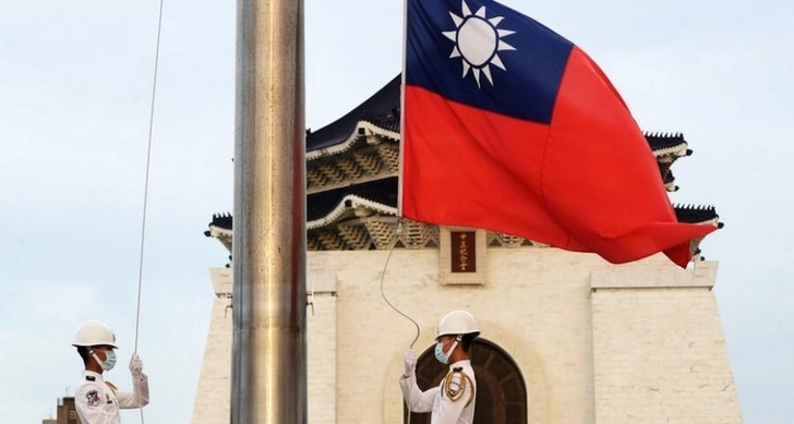 Тайвань зафиксировал приближение к острову 70 летательных аппаратов Китая - ФОТО