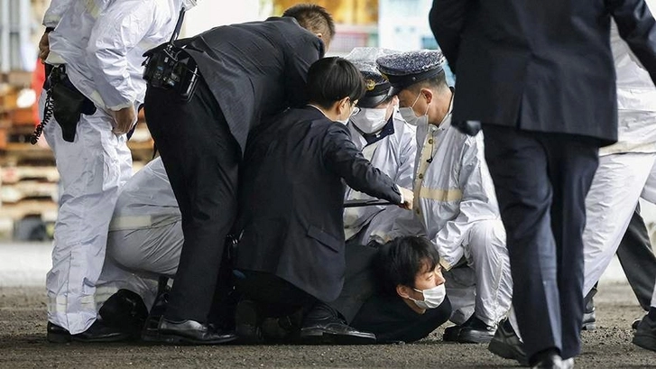 У устроившего взрыв рядом с премьер-министром Японии изъяли нож