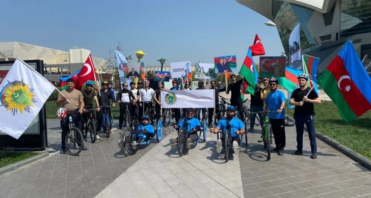 В Баку прошел велопробег, посвященный 100-летию Гейдара Алиева  - ФОТО