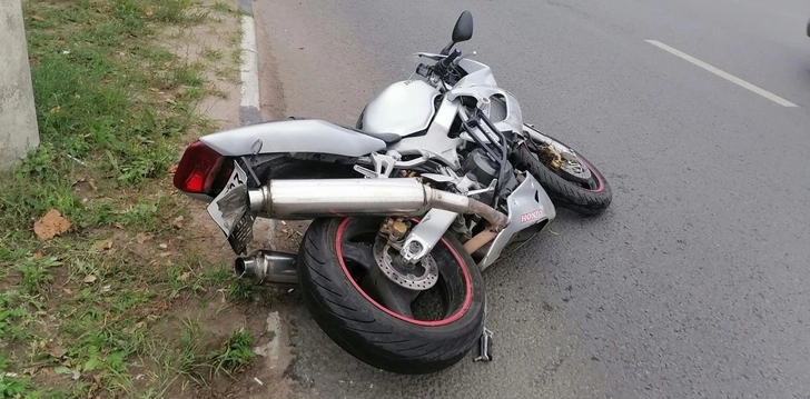 В Баку девушка-мотоциклист впала в кому после ДТП