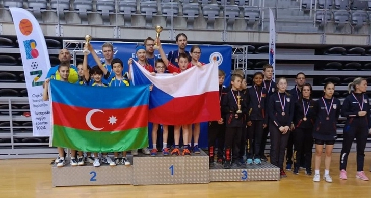 Сборная Азербайджана по настольному теннису завоевала серебряную медаль на международном турнире