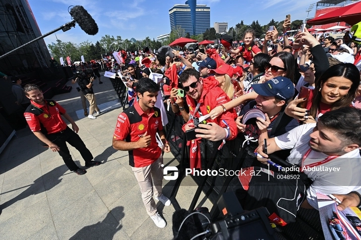 Пилоты «Формулы-1» провели встречу с фанатами в Баку - ФОТОРЕПОРТАЖ