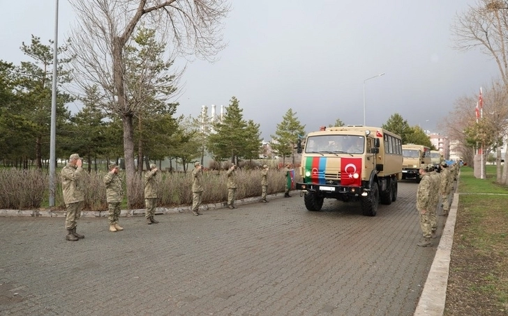 В Турции торжественно встретили азербайджанских военных - ФОТО