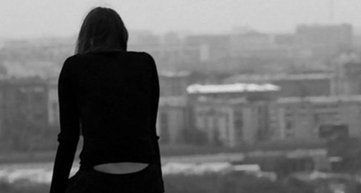 В Баку 12-летняя школьница совершила самоубийство - ФОТО