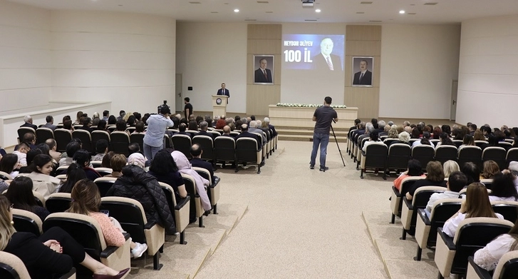 В АГИУВ прошла научно-практическая конференция, посвященная 100-летию со дня рождения Гейдара Алиева - ФОТО
