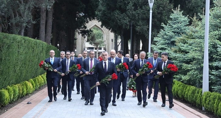 Руководство и коллектив Министерства здравоохранения почтили память великого лидера Гейдара Алиева -  ФОТО