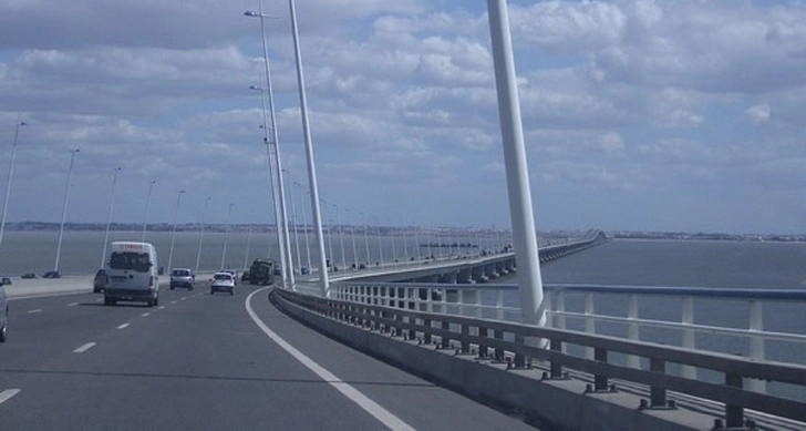Мост через бакинскую бухту от Баилова до поселка Ахмедлы обойдется в миллиарды: решит ли он проблему пробок?