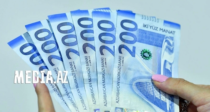 Среднемесячная зарплата в Баку приближается к 1 100 манатам