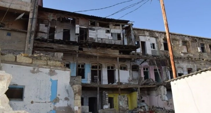 В Кабмине Азербайджана прошло совещание в связи с аварийными зданиями