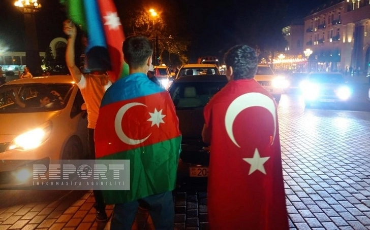 В Гяндже отмечают победу Эрдогана на президентских выборах в Турции - ФОТО/ВИДЕО