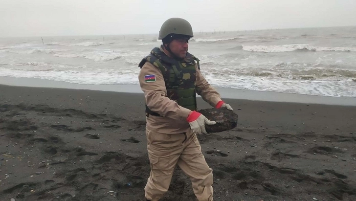 В Азербайджане на пляже обнаружена мина
