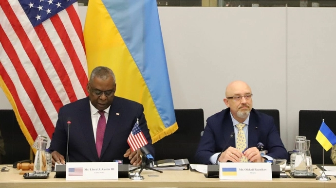 Министры обороны США и Украины провели встречу в Сингапуре - ФОТО