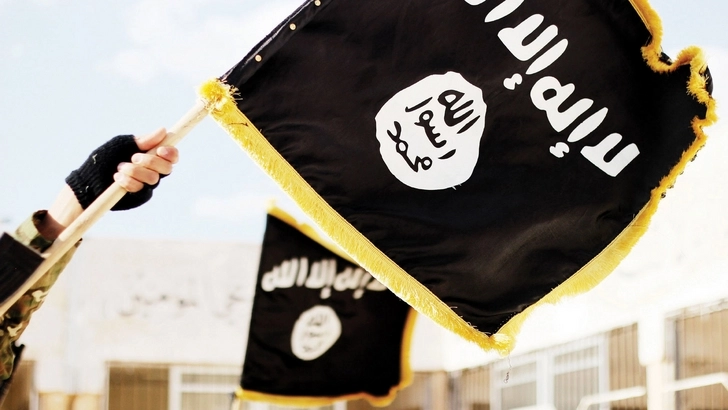 В Кыргызстане школьницы принесли флаг ИГИЛ на последний звонок