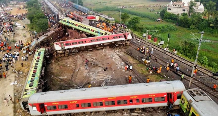 Министр железных дорог Индии назвал причину крушения поездов