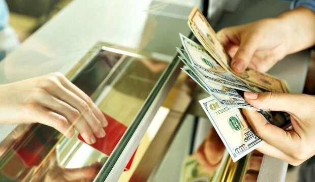 В Азербайджане внесли изменения в правила обмена валют