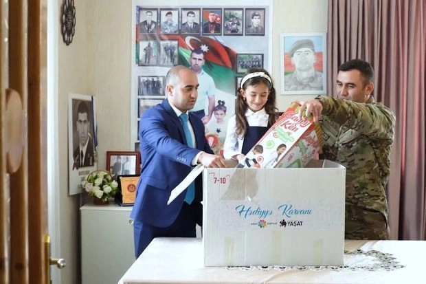 Фонд YAŞAT предоставил детям шехидов более 1 300 подарочных наборов - ВИДЕО