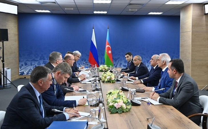 Премьер-министр Азербайджана встретился с председателем правительства России - ФОТО