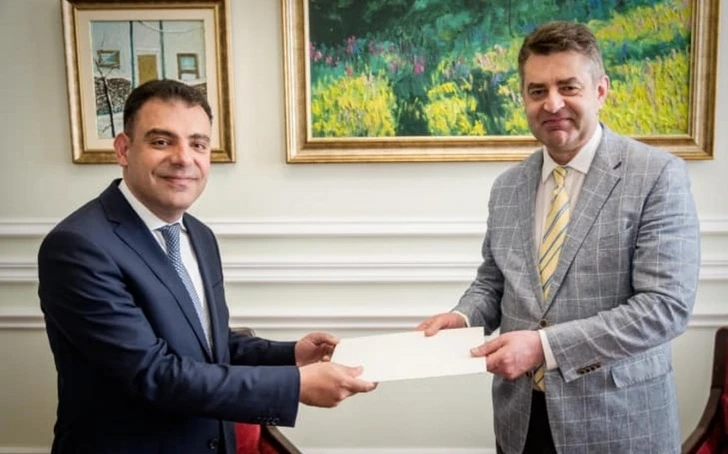 Посол Азербайджана передал копии верительных грамот замглаве МИД Украины - ФОТО