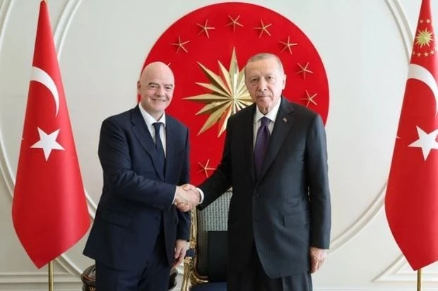 Эрдоган встретился с президентом ФИФА в Стамбуле - ФОТО