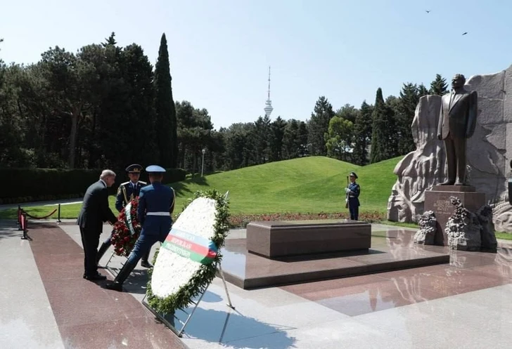 Премьер-министр Пакистана посетил могилу великого лидера Гейдара Алиева и Аллею шехидов - ФОТО/ОБНОВЛЕНО